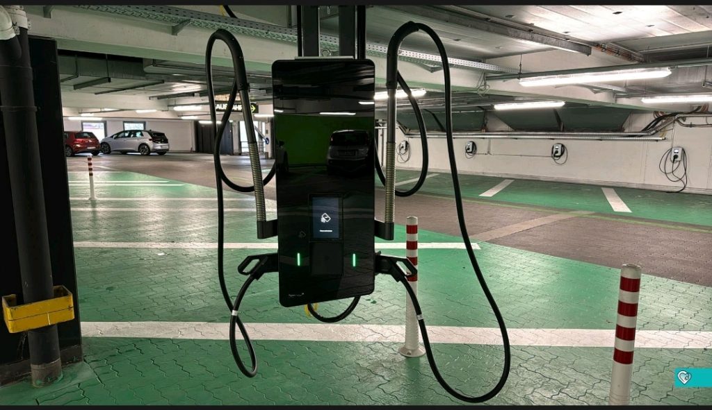 18 Ladestation im Parkhaus
